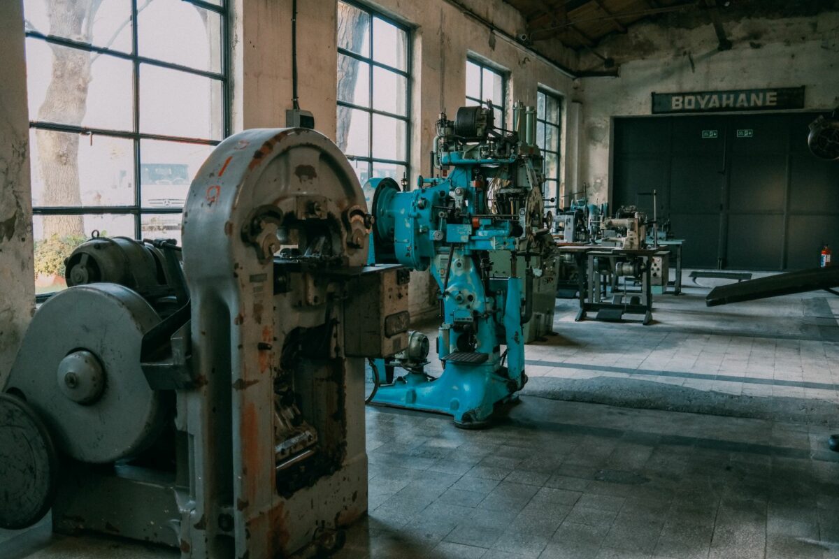 Production industrielle : le manufacturier rebondit de 0,3 % en août, l'industrie recule encore