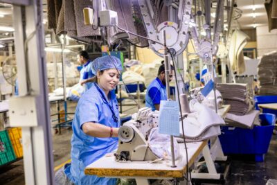 Production industrielle : rebond partiel en août, l&rsquo;automobile toujours en net recul